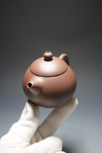 Load image into Gallery viewer, Dicaoqing Xishi Yixing Teapot 底槽清西施 170ml
