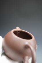 Load image into Gallery viewer, Dicaoqing Xishi Yixing Teapot 底槽清西施 170ml
