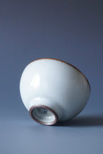 Load image into Gallery viewer, 85ml Moon White Ruyao Teacup by KengKou Studio 坑口烧汝月白品茗杯
