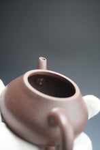 Load image into Gallery viewer, Dicaoqing Pear Yixing Teapot 底槽清梨形壶 150ml
