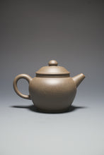 Load image into Gallery viewer, Qingduan Julun Yixing Teapot 青段巨轮珠 150ml
