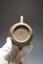 Load image into Gallery viewer, Qingduan Julun Yixing Teapot 青段巨轮珠 150ml

