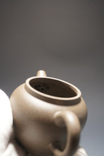 Load image into Gallery viewer, Qingduan Julun Yixing Teapot 青段巨轮珠 150ml
