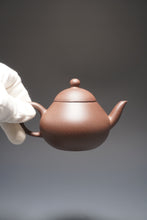 Load image into Gallery viewer, Dicaoqing Pear Yixing Teapot 底槽清梨形壶 160ml
