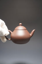 Load image into Gallery viewer, Dicaoqing Pear Yixing Teapot 底槽清梨形壶 160ml
