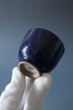 Load image into Gallery viewer, 80ml Jilan Blue Ruyao Teacup by Shan Kilns 善窑汝窑霁蓝直身盏
