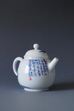 Load image into Gallery viewer, Qinghua Sleeping Cat Jingdezhen Fine Porcelain Teapot by Master KuangShi 青花匡石手绘懒猫巨轮珠 180ml
