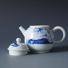 Load image into Gallery viewer, Qinghua Sleeping Cat Jingdezhen Fine Porcelain Teapot by Master KuangShi 青花匡石手绘懒猫巨轮珠 180ml
