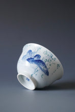 Load image into Gallery viewer, 115ml Qinghua Two Mandarin Ducks Jingdezhen Porcelain Teacup by KuangShi 青花匡石手绘三鸭杯
