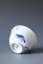 Load image into Gallery viewer, 115ml Qinghua Bird and Rock Jingdezhen Porcelain Teacup by KuangShi 青花匡石手绘鸟石杯
