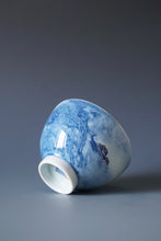 Load image into Gallery viewer, 100ml Qinghua Hermit Jingdezhen Porcelain Teacup by KuangShi 青花匡石手绘泼墨隐士杯
