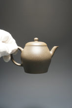 Load image into Gallery viewer, Qingduan Wengxing Yixing Teapot 青段瓮形 160ml
