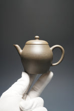 Load image into Gallery viewer, Qingduan Wengxing Yixing Teapot 青段瓮形 160ml

