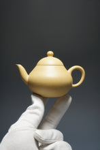 Load image into Gallery viewer, Benshan Lüni  Pear Yixing Teapot 本山绿泥梨形壶 140ml
