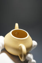 Load image into Gallery viewer, Benshan Lüni  Pear Yixing Teapot 本山绿泥梨形壶 140ml
