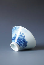 Load image into Gallery viewer, 100ml Qinghua Three People Jingdezhen Porcelain Douli Teacup by KuangShi 青花匡石手绘泼墨三人杯
