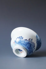 Load image into Gallery viewer, 115ml Qinghua Mountains Jingdezhen Porcelain Teacup by KuangShi 青花匡石匡石手绘泼墨见山杯

