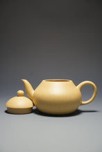 Load image into Gallery viewer, Benshan Lüni  Pear Yixing Teapot 本山绿泥梨形壶 140ml
