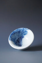 Load image into Gallery viewer, 115ml Qinghua Mountains Jingdezhen Porcelain Teacup by KuangShi 青花匡石匡石手绘泼墨见山杯

