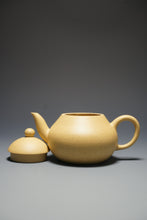 Load image into Gallery viewer, Benshan Lüni  Pear Yixing Teapot 本山绿泥梨形壶 140ml
