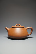 Load image into Gallery viewer, Baoshan Pinggai Shipiao Yixing Teapot 宝山降坡泥平盖石瓢 220ml
