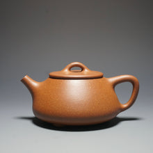 Load image into Gallery viewer, Baoshan Pinggai Shipiao Yixing Teapot 宝山降坡泥平盖石瓢 220ml
