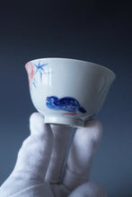 Load image into Gallery viewer, 115ml Qinghua Bird and Rock Jingdezhen Porcelain Teacup by KuangShi 青花匡石手绘鸟石杯
