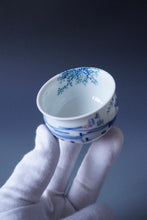 Load image into Gallery viewer, 75ml Qinghua Hometown Jingdezhen Porcelain Teacup by KuangShi 青花匡石手绘故乡杯
