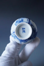 Load image into Gallery viewer, 75ml Qinghua Hometown Jingdezhen Porcelain Teacup by KuangShi 青花匡石手绘故乡杯
