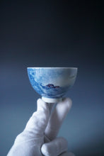 Load image into Gallery viewer, 100ml Qinghua Hermit Jingdezhen Porcelain Teacup by KuangShi 青花匡石手绘泼墨隐士杯
