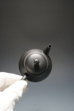 Load image into Gallery viewer, Heini (Wuhui Zhuni) Bale Shuiping Yixing Teapot 捂灰朱泥芭乐水平 100ml
