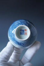 Load image into Gallery viewer, 100ml Qinghua Hermit Jingdezhen Porcelain Teacup by KuangShi 青花匡石手绘泼墨隐士杯
