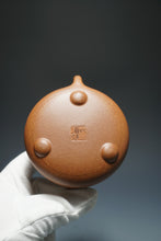 Load image into Gallery viewer, Baoshan Pinggai Shipiao Yixing Teapot 宝山降坡泥平盖石瓢 220ml
