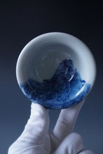 Load image into Gallery viewer, 115ml Qinghua Mountains Jingdezhen Porcelain Teacup by KuangShi 青花匡石匡石手绘泼墨见山杯

