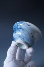 Load image into Gallery viewer, 115ml Qinghua Mountains Jingdezhen Porcelain Teacup by KuangShi 青花匡石匡石手绘泼墨见山杯
