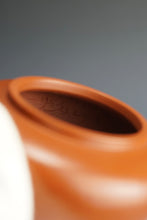 Load image into Gallery viewer, Fully Handmade Zhoupan Teapot by Huang Qiuhui 全手工黄秋慧极品朱泥周盘 110ml
