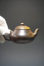 Load image into Gallery viewer, Wood Fired Dicaoqing Short Pear Yixing Teapot 柴烧底槽清梨形 150ml
