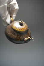Load image into Gallery viewer, Wood Fired Dicaoqing Short Pear Yixing Teapot 柴烧底槽清梨形 150ml

