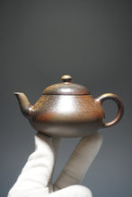 Load image into Gallery viewer, Wood Fired Dicaoqing Short Pear Yixing Teapot 柴烧底槽清梨形 150ml

