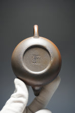 Load image into Gallery viewer, Wood Fired Dicaoqing Short Pear Yixing Teapot 柴烧底槽清梨形 150ml
