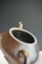 Load image into Gallery viewer, Wood Fired Dicaoqing Short Pear Yixing Teapot 柴烧底槽清梨形 150ml
