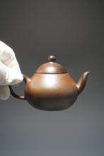 Load image into Gallery viewer, Wood Fired Dicaoqing Pear Yixing Teapot No.3 柴烧底槽清梨形 160ml
