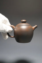 Load image into Gallery viewer, Julunzhu Nixing Teapot by Wu Sheng Sheng 坭兴吴盛胜巨轮珠 155ml
