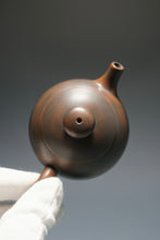 Load image into Gallery viewer, Julunzhu Nixing Teapot by Wu Sheng Sheng 坭兴吴盛胜巨轮珠 155ml
