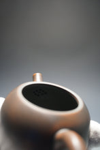 Load image into Gallery viewer, Julunzhu Nixing Teapot by Wu Sheng Sheng 坭兴吴盛胜巨轮珠 155ml

