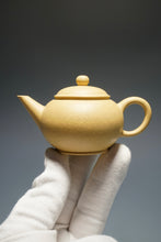 Load image into Gallery viewer, Benshan Lüni Little Shuiping Yixing Teapot 本山绿泥小水平 70ml

