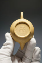 Load image into Gallery viewer, Benshan Lüni Little Shuiping Yixing Teapot 本山绿泥小水平 70ml
