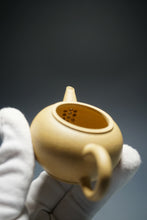Load image into Gallery viewer, Benshan Lüni Little Shuiping Yixing Teapot 本山绿泥小水平 70ml

