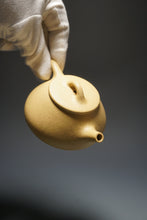 Load image into Gallery viewer, Benshan Lüni Pinggai Shipiao Teapot 本山绿泥平盖石瓢 145ml
