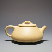 Load image into Gallery viewer, Benshan Lüni Pinggai Shipiao Teapot 本山绿泥平盖石瓢 145ml
